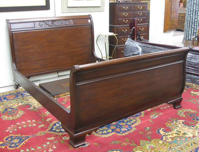 Appraisal: HENKEL-HARRIS MAHOGANY 'SLEIGH' BED WITH RAILS Henkel-Harris Furniture Co Winchester