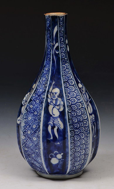 Appraisal: A JAPANESE BLUE AND WHITE BOTTLE VASE ten sided with