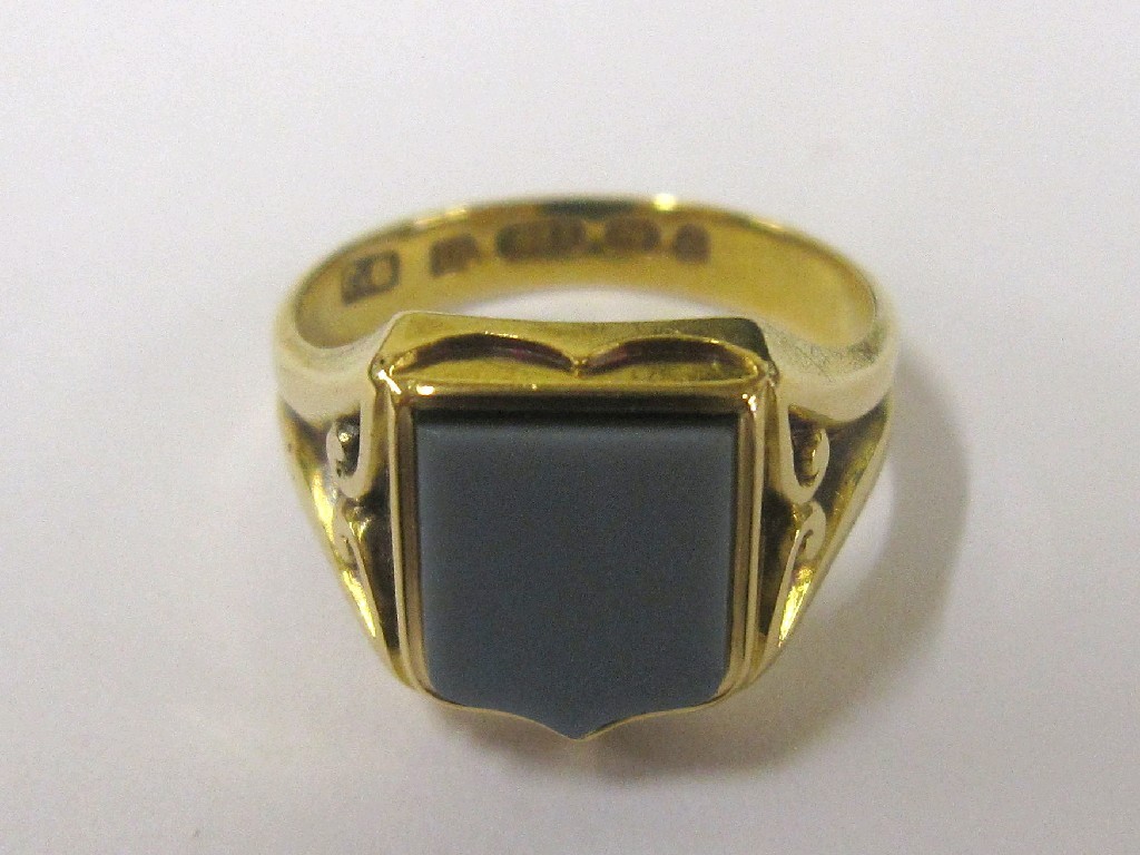 Appraisal: Gents ct gold cornelian set shield ring