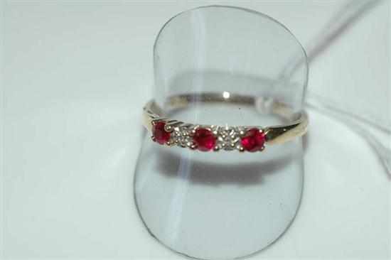 Appraisal: A DIAMOND AND RED STONE SET RING STAMPED CT GOLD