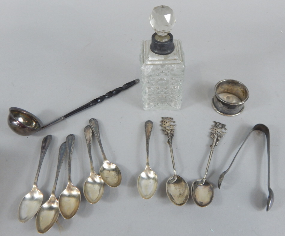 Appraisal: A collection of small silver etc to include a ladle