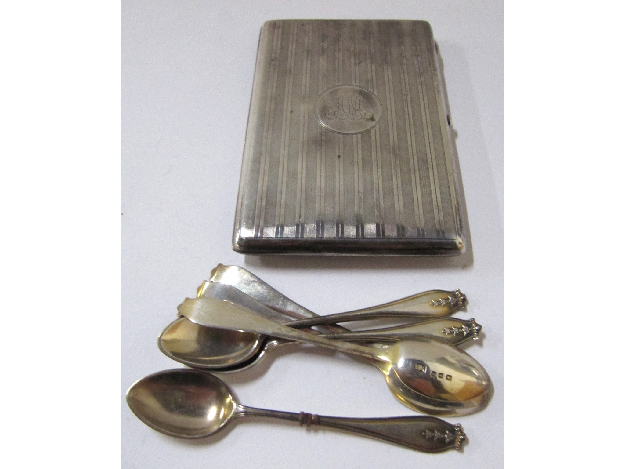 Appraisal: A lot comprising a silver cigarette case and a set