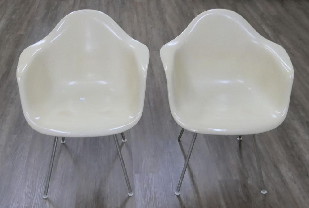 Appraisal: PAIR OF HERMAN MILLER MID CENTURY MODERN CHAIRS A pair