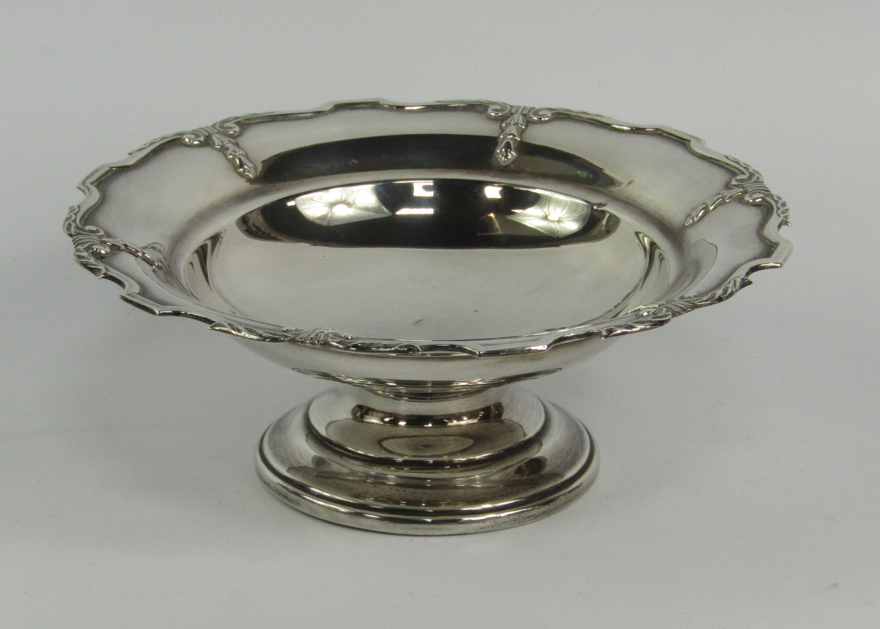 Appraisal: A George V silver tazza of pedestal form the edge