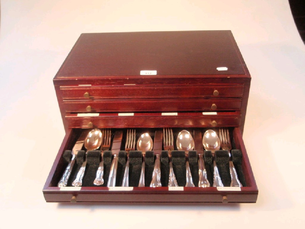 Appraisal: A mahogany canteen of George Butler specimen cutlery styles each