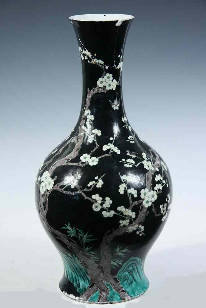 Appraisal: CHINESE VASE - Chinese th- th c Porcelain Baluster Vase