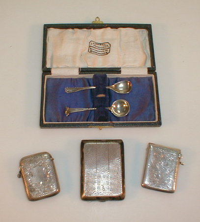 Appraisal: Three small silver vesta cases and two salt spoons various