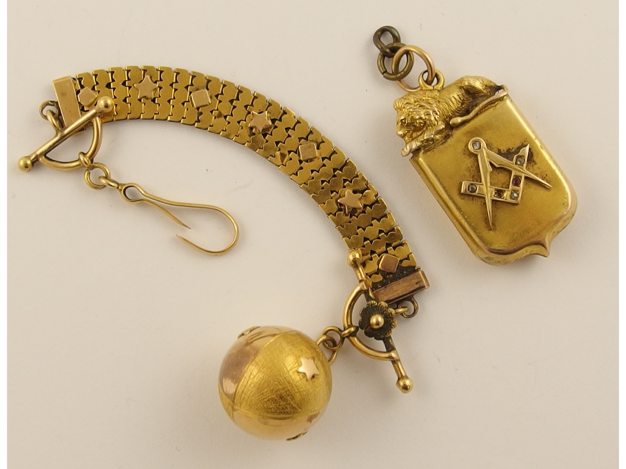 Appraisal: A yellow metal Masonic locket topped with a crouching lion