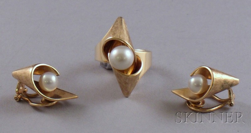 Appraisal: Modernist kt Gold and Cultured Pearl Ring and Earrings Suite