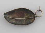 Appraisal: A George III silver leaf shaped caddy spoon with tendril