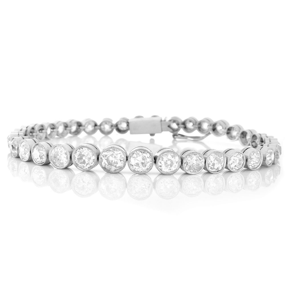 Appraisal: Carat Diamond and Platinum Bracelet Approx Carat Graduated Round Brilliant