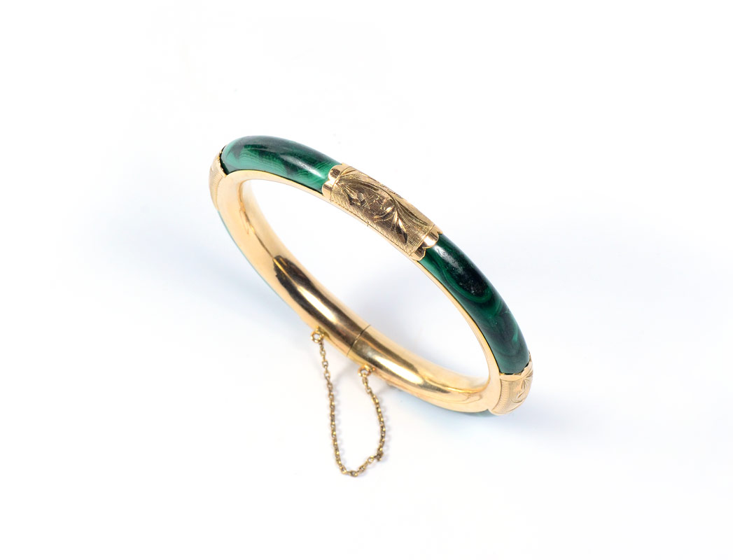 Appraisal: K GOLD AND MALACHITE BANGLE BRACELET K yellow gold hinged