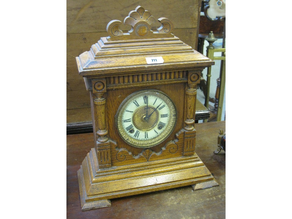 Appraisal: Oak cased mantle clock