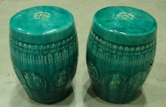 Appraisal: A pair of Chinese ceramic barrel shaped garden seats in