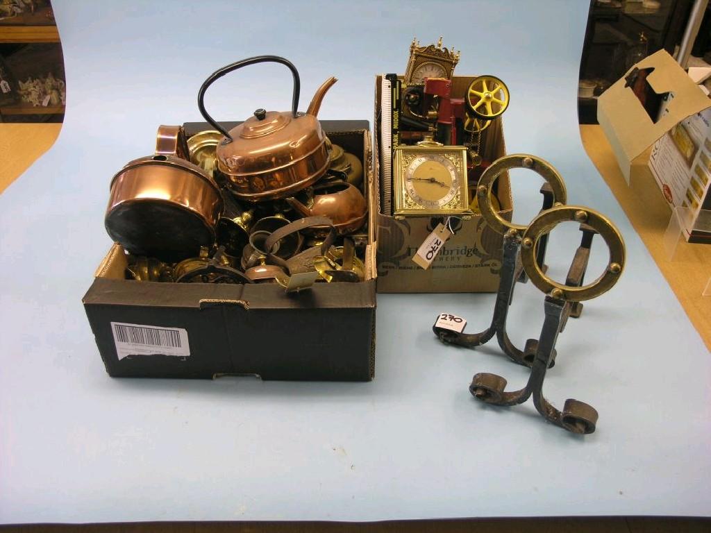 Appraisal: A quantity of horse brasses and other fireside brassware