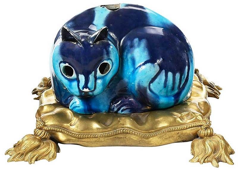 Appraisal: Chinese Export Porcelain Cat Nightlight possibly Qing dynasty turquoise blue