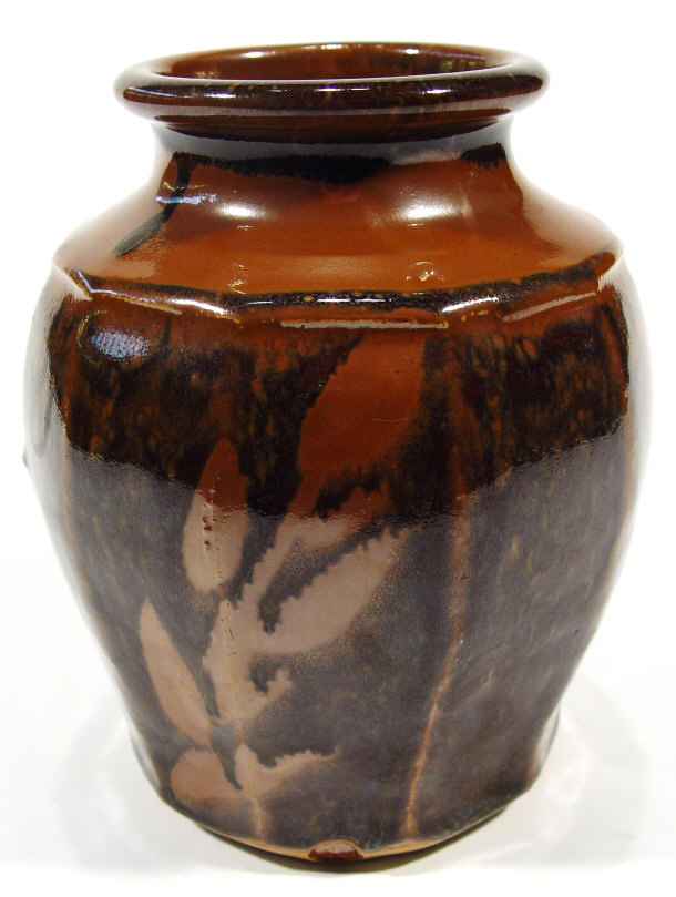 Appraisal: David Winkley facetted Studio pottery vase decorated with a Temuko