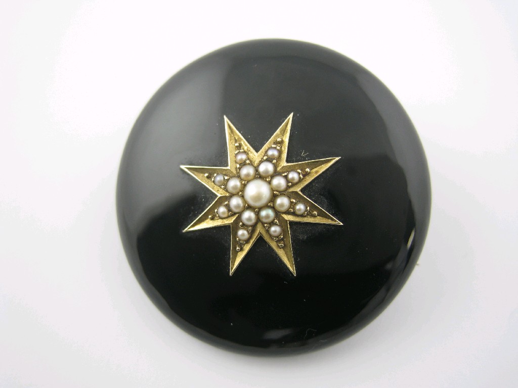 Appraisal: A Victorian Mourning Brooch the circular onyx plaque applied eight