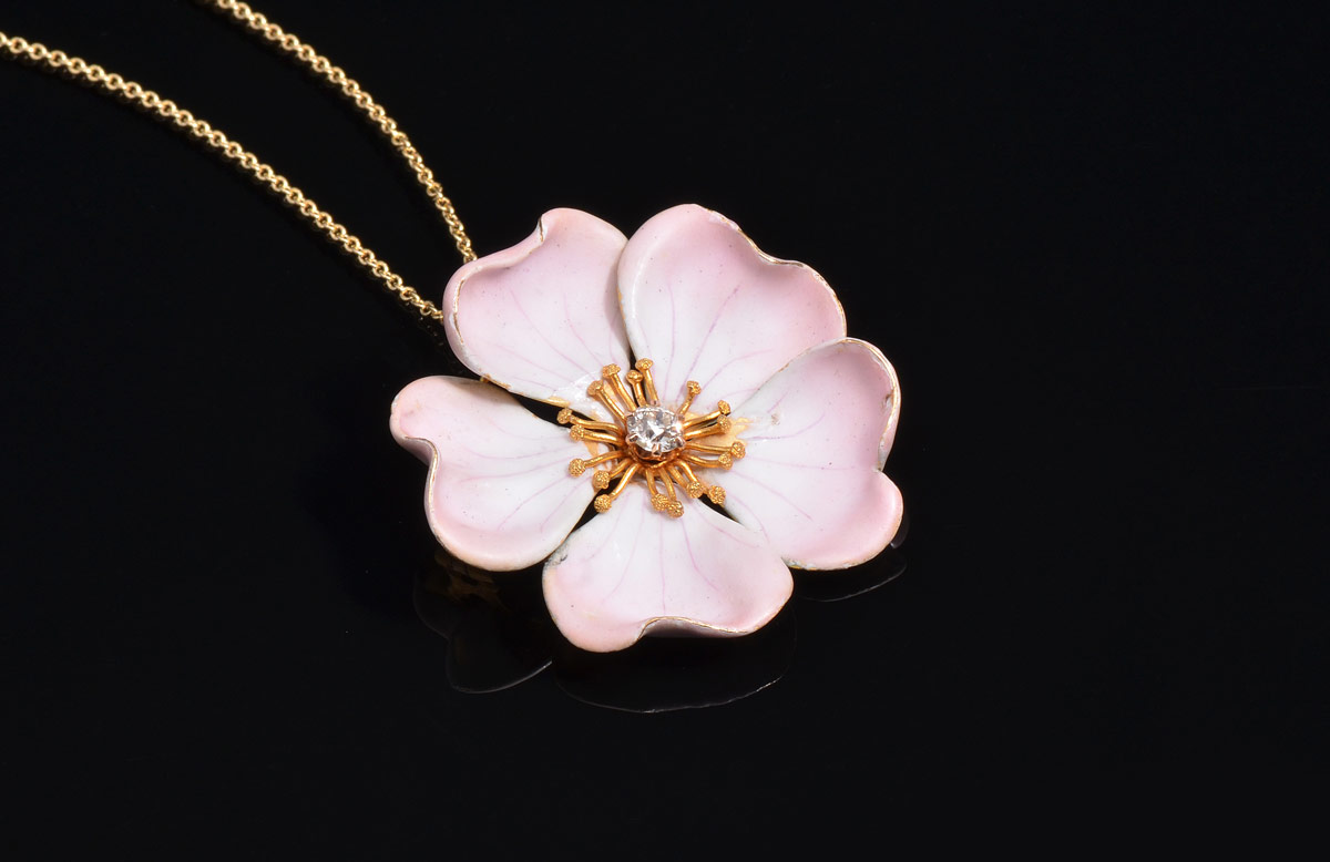 Appraisal: K GOLD PORCELAIN PANSY AND DIAMOND NECKLACE A fine porcelain