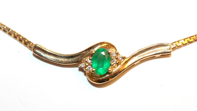 Appraisal: A CONTEMPORARY EMERALD AND DIAMOND SET NECKLACE central pendant claw