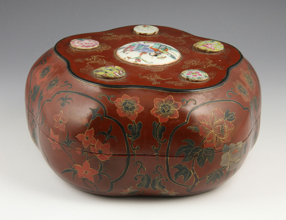 Appraisal: - Chinese Red Lacquer Box Old Chinese red lacquer box