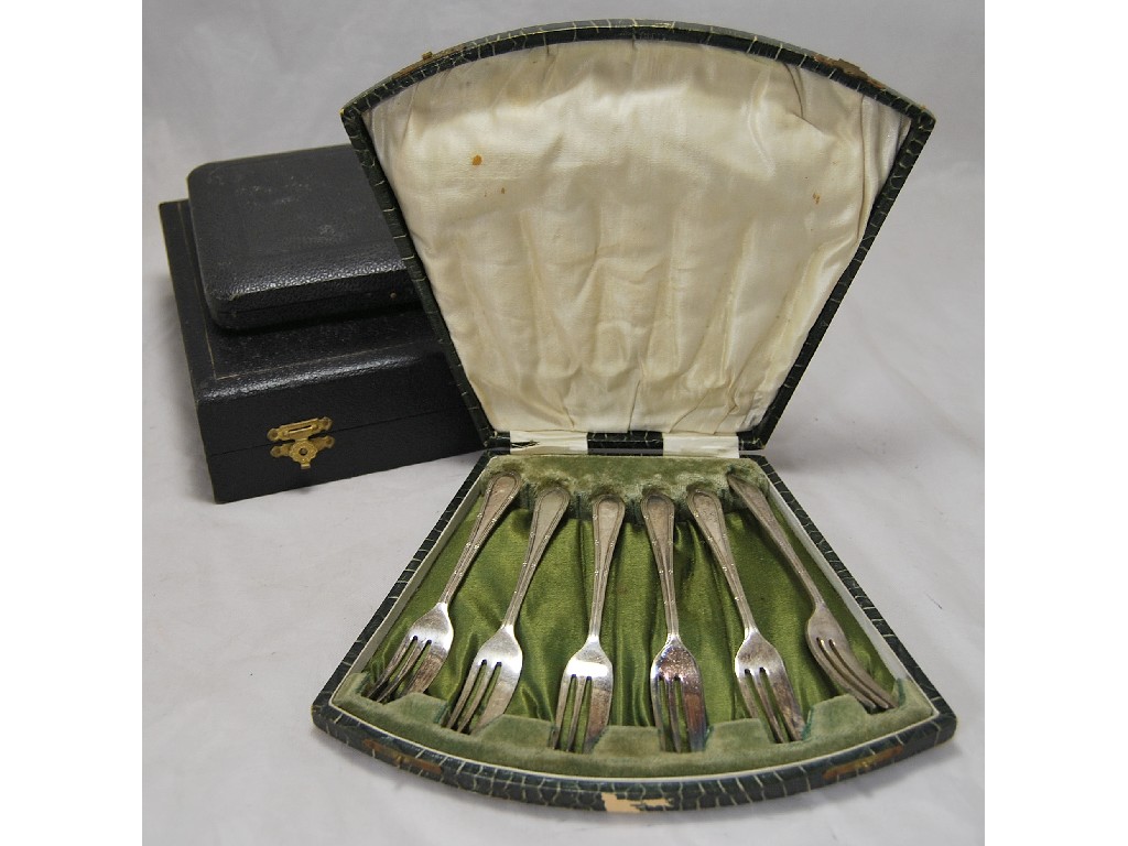 Appraisal: Cased sets of half dozen fish eaters cake forks and