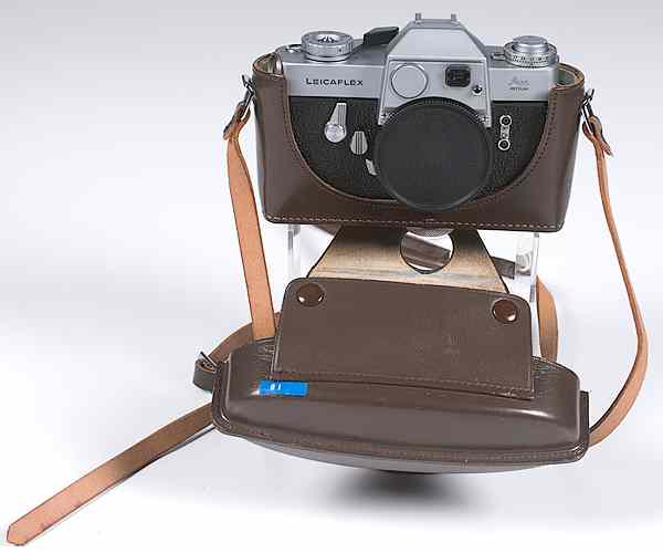 Appraisal: Leicaflex Ser No Leicaflex S N ca with Leitz leather