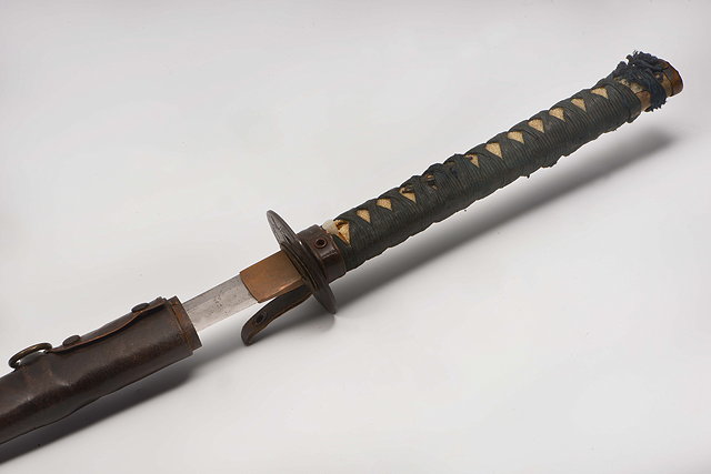 Appraisal: A WORLD WAR II PATTERN JAPANESE KATANA SAMURAI SWORD fitted