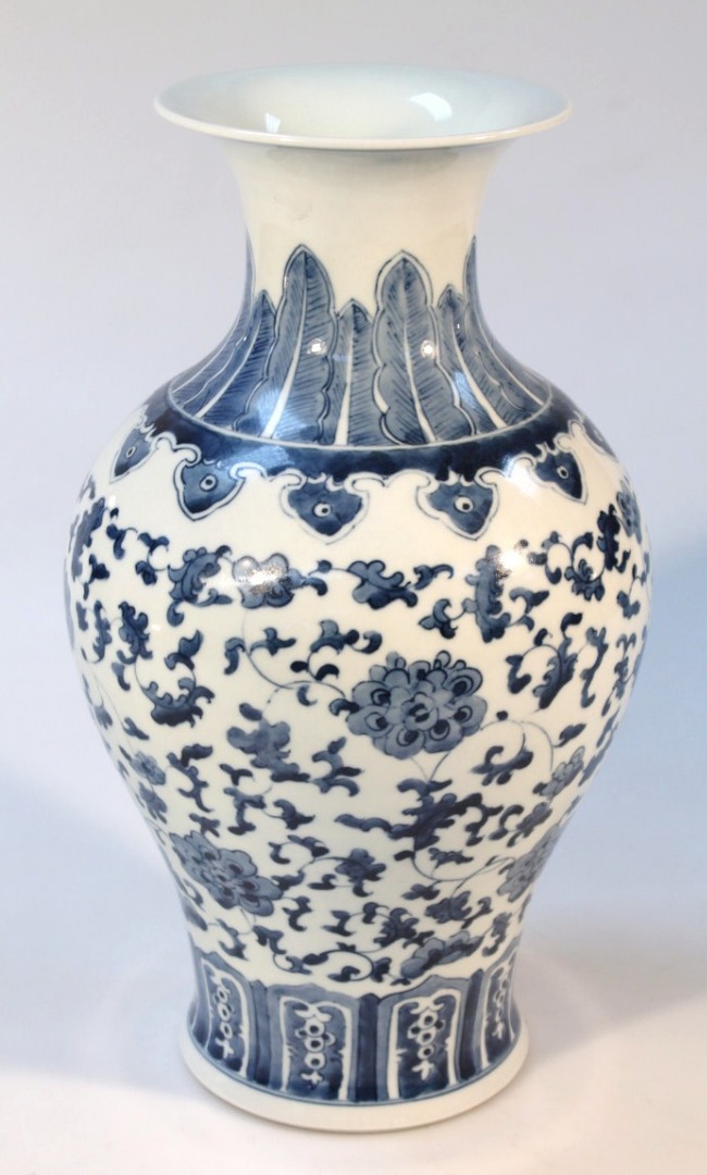 Appraisal: A Chinese Ming style blue and white vase with an