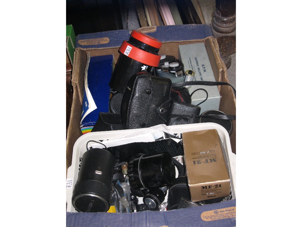 Appraisal: Box of cameras and photographic equipment