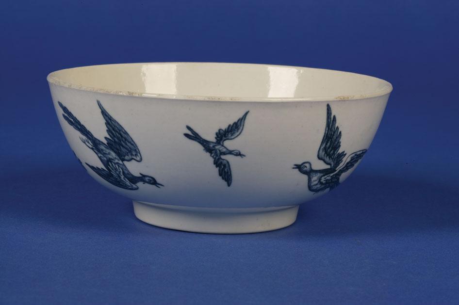 Appraisal: A FIRST PERIOD WORCESTER BLUE AND WHITE SLOPS BOWL circa