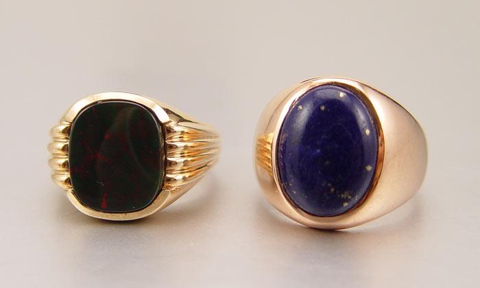 Appraisal: MENS RINGS K LAPIS AND BLOODSTONE K yellow gold ring