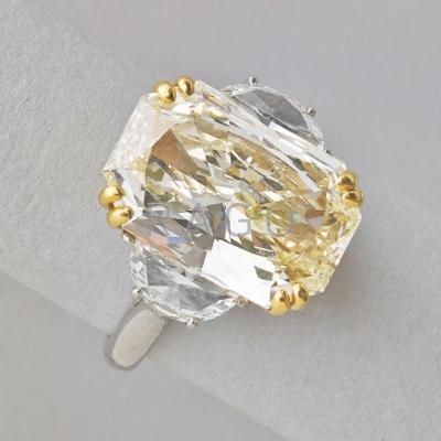 Appraisal: CTS RADIANT CUT DIAMOND RING Radiant cut diamond x x