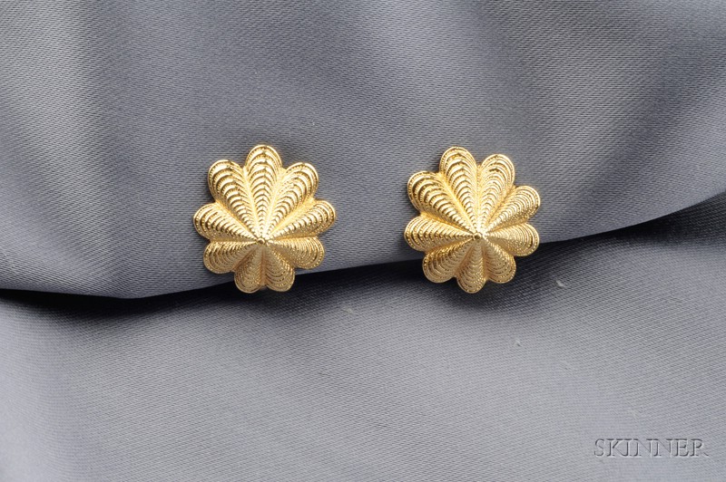 Appraisal: kt Gold Earclips Schlumberger Tiffany Co each designed as a