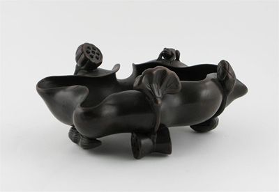 Appraisal: A Japanese pottery bowl to simulate bronze formed as a