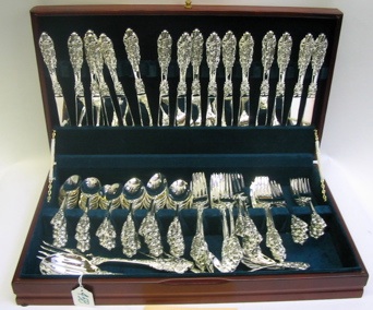 Appraisal: A PIECE SILVERPLATED FLATWARE SET in an ornate pattern service