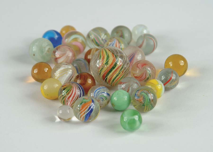 Appraisal: LOT OF NINETEEN EARLY SWIRL MARBLES Lot includes one -