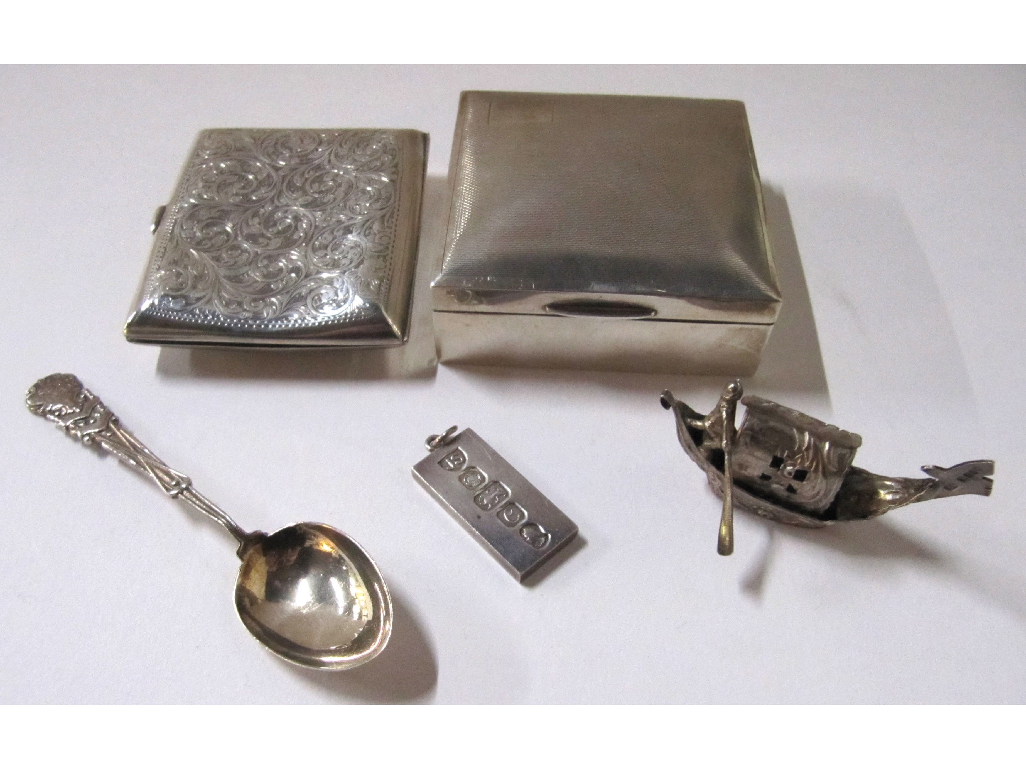 Appraisal: A lot comprising a silver cigarette box Birmingham a silver