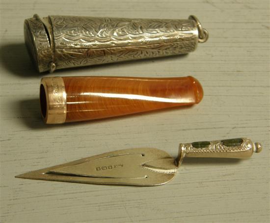 Appraisal: Cheroot holder with ct gold rim in silver case and