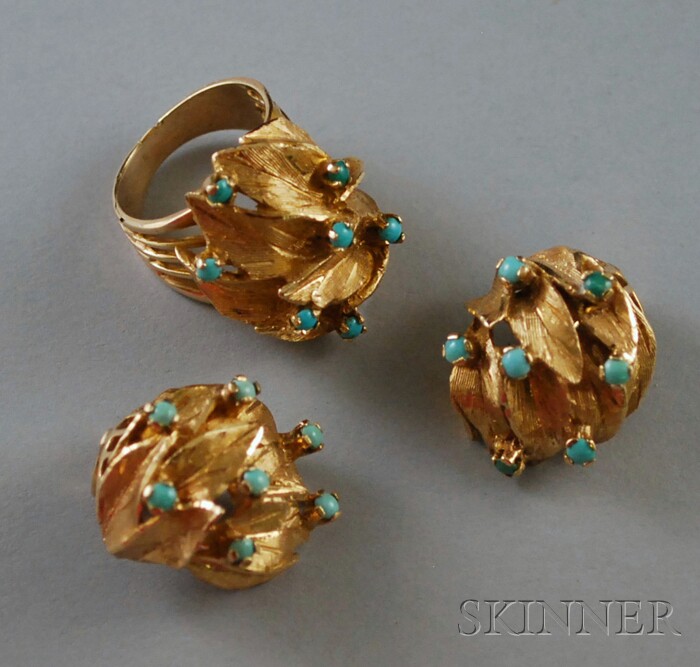 Appraisal: kt Gold and Turquoise Ring and Earclips the ring designed