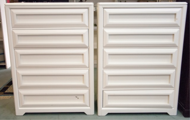 Appraisal: Pair of Contemporary White Drawer Dressers Lea Industries H x