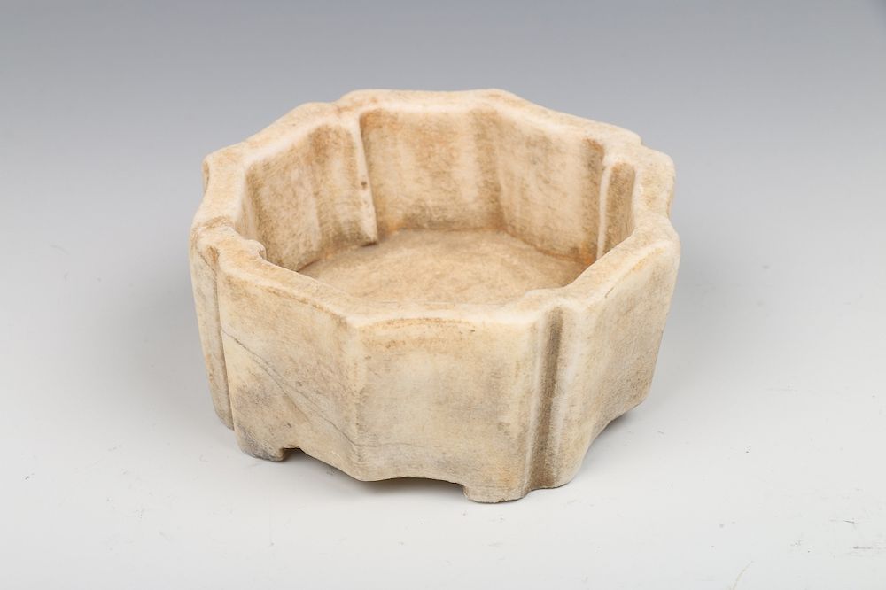 Appraisal: HARD STONE CARVED LOBED BRUSH WASHER Of an eight-sided barbed