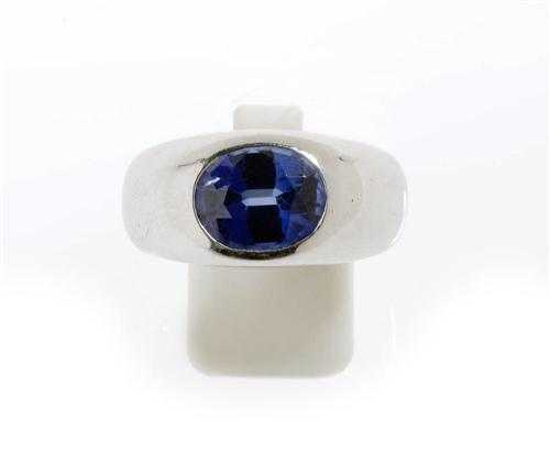 Appraisal: SAPPHIRE AND GOLD GENTLEMAN'S RING White gold g Casual-elegant solid