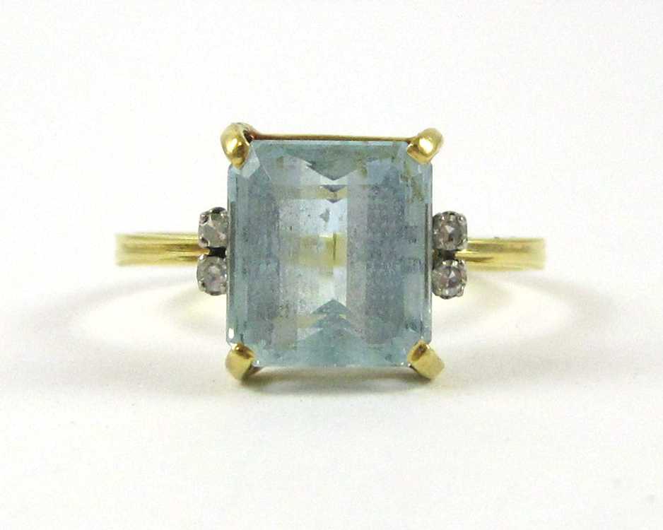 Appraisal: AQUAMARINE AND EIGHTEEN KARAT GOLD RING with a pair of