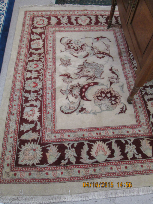 Appraisal: A CONTEMPORARY PERSIAN AREA RUG hand knotted in an overall