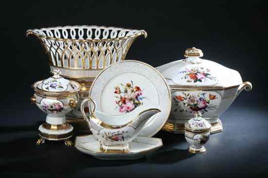 Appraisal: EXTENSIVE PARIS PORCELAIN PARTIAL DINNER SERVICE Circa Including dinner plates