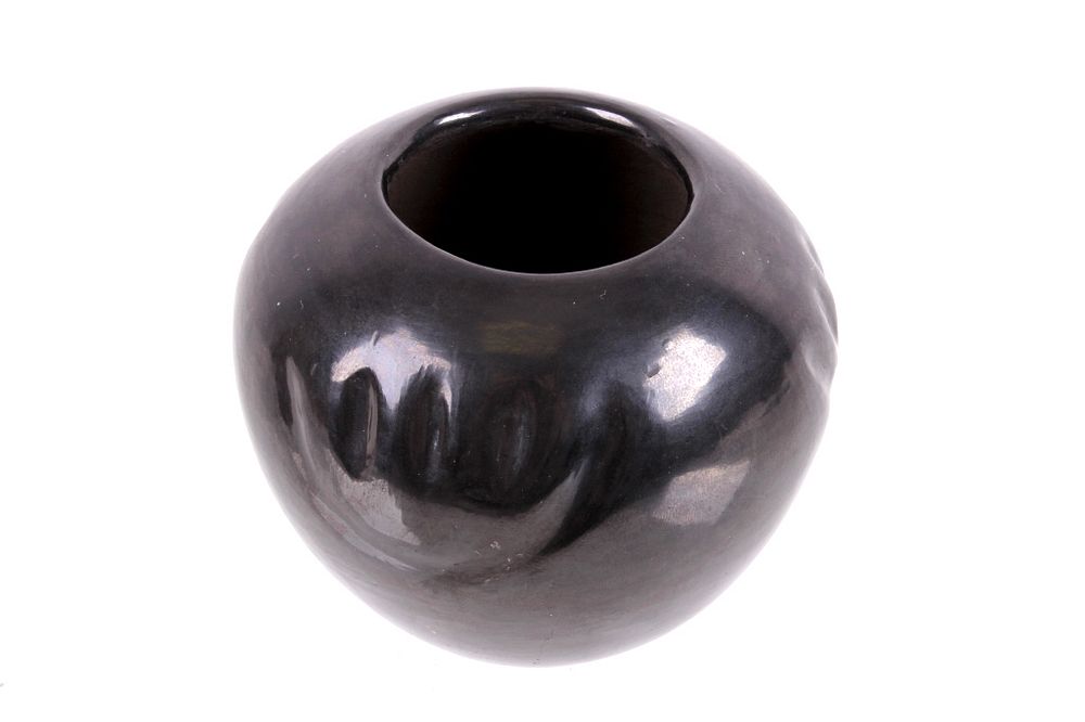 Appraisal: Santa Clara Black on Black Bear Claw Pot For your