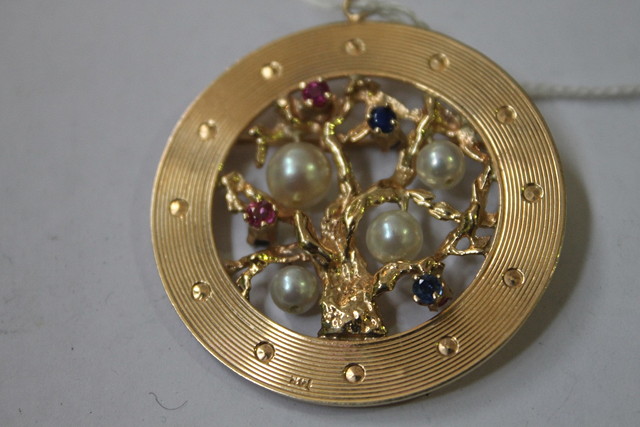 Appraisal: A K GOLD BROOCH of circular form with engine turned