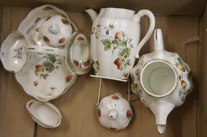 Appraisal: Tray of Coalport Strawberry part Dinner Service approx pcs