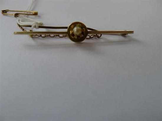 Appraisal: A PEARL SET BROOCH TESTED CT GOLD